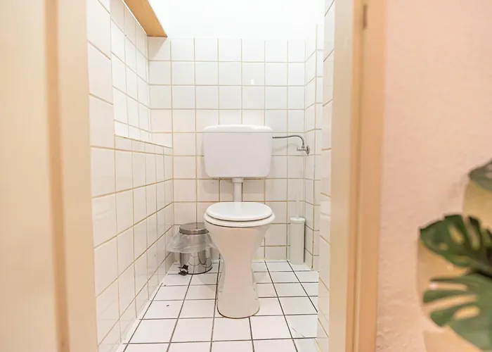 Simple 2-bedroom For 5p Location *