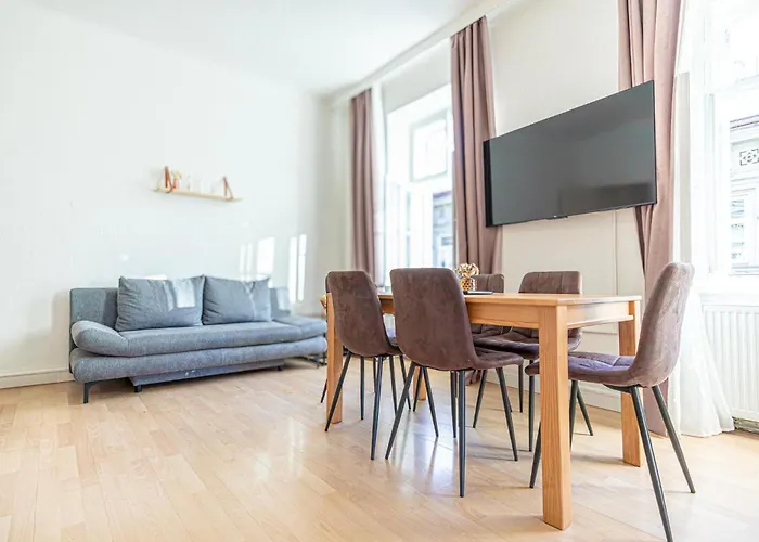 Simple 2-bedroom For 5p Location Apartment *