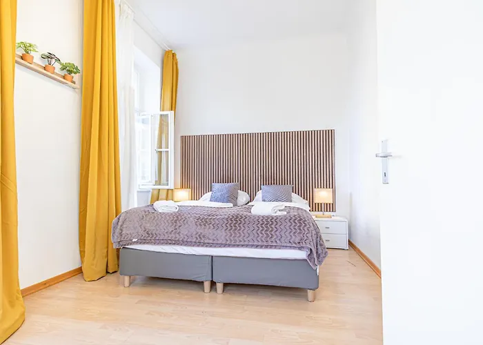 Simple 2-bedroom For 5p Location Apartment