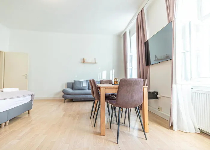 Simple 2-bedroom For 5p Location *