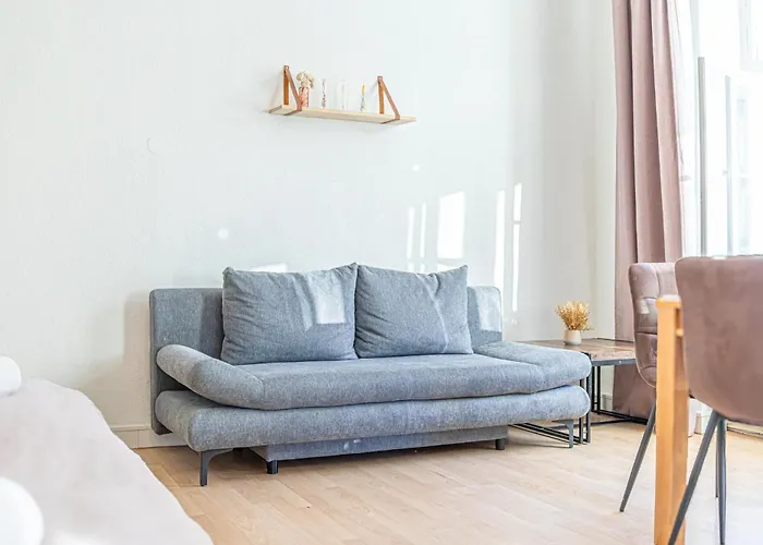 Apartment Simple 2-bedroom For 5p Location