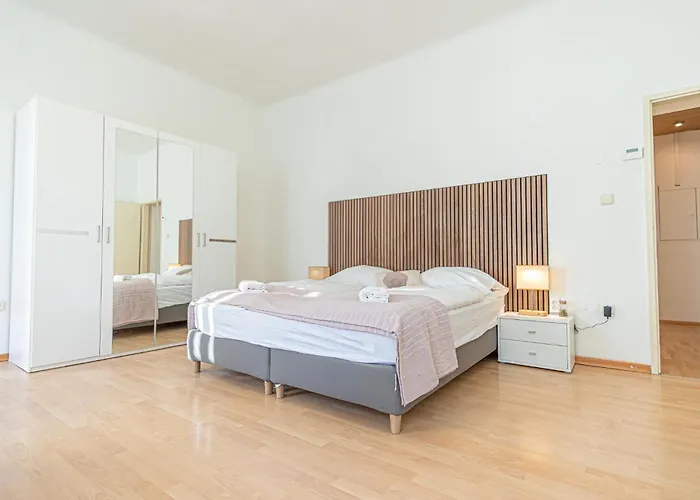 Simple 2-bedroom For 5p Location * Vienna